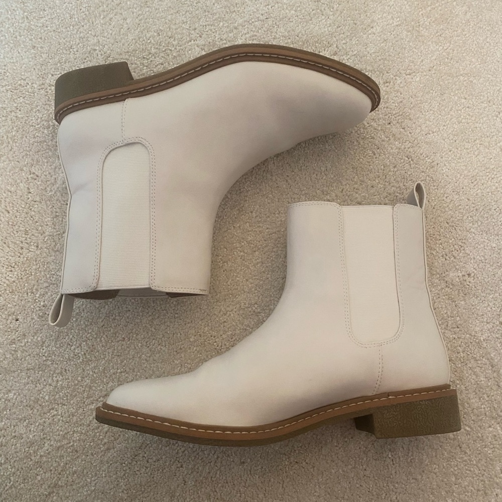 Women's Pearl Chelsea Boots - Universal Thread™